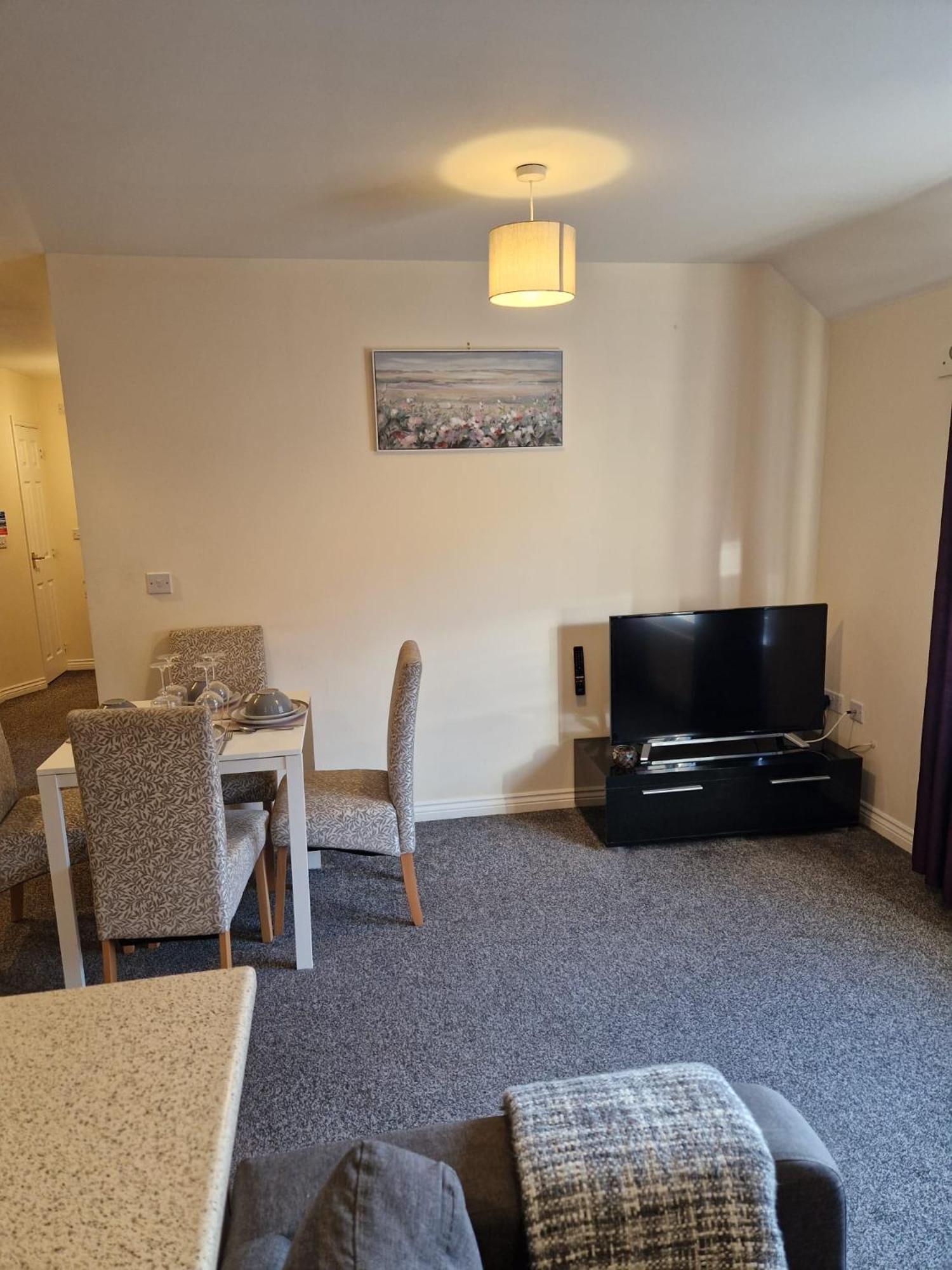 Hereford - Mayflower Coach House, Modern 2 Bedroom Property With Parking, Located South Of Hereford City, Suitable For Small Family, Couple Or Contractors - Sleeps Up To 5 Guests - Hosted By Rentmyhouse المظهر الخارجي الصورة