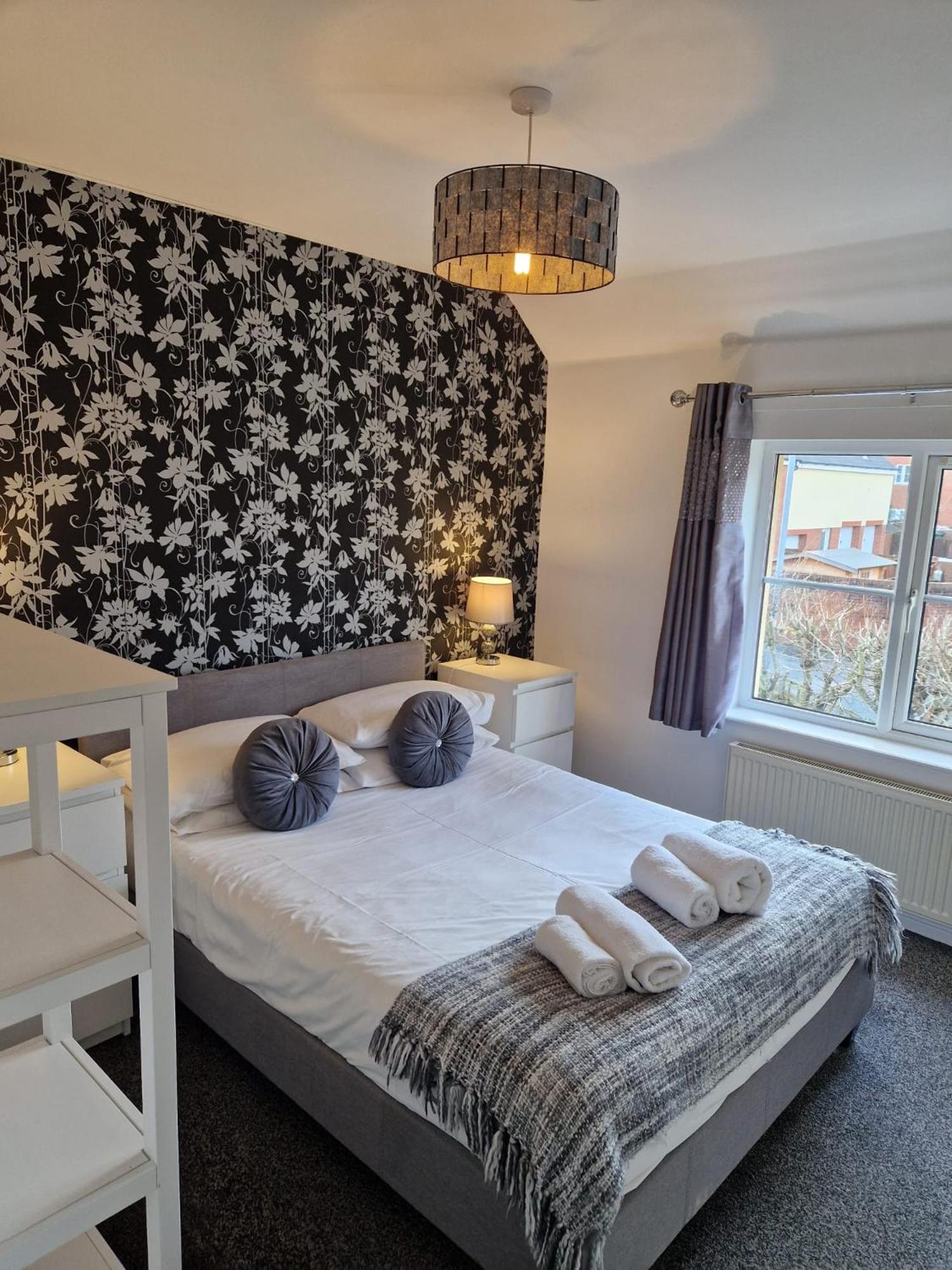 Hereford - Mayflower Coach House, Modern 2 Bedroom Property With Parking, Located South Of Hereford City, Suitable For Small Family, Couple Or Contractors - Sleeps Up To 5 Guests - Hosted By Rentmyhouse المظهر الخارجي الصورة