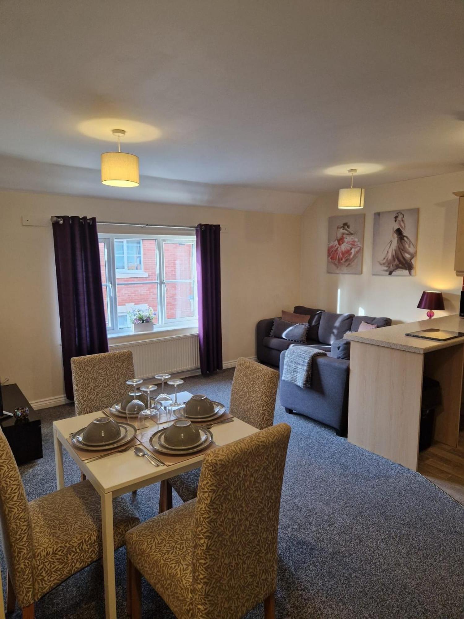 Hereford - Mayflower Coach House, Modern 2 Bedroom Property With Parking, Located South Of Hereford City, Suitable For Small Family, Couple Or Contractors - Sleeps Up To 5 Guests - Hosted By Rentmyhouse المظهر الخارجي الصورة